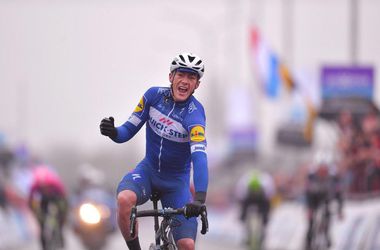 Lampaert obhájil titul na klasike Dwars door Vlaanderen