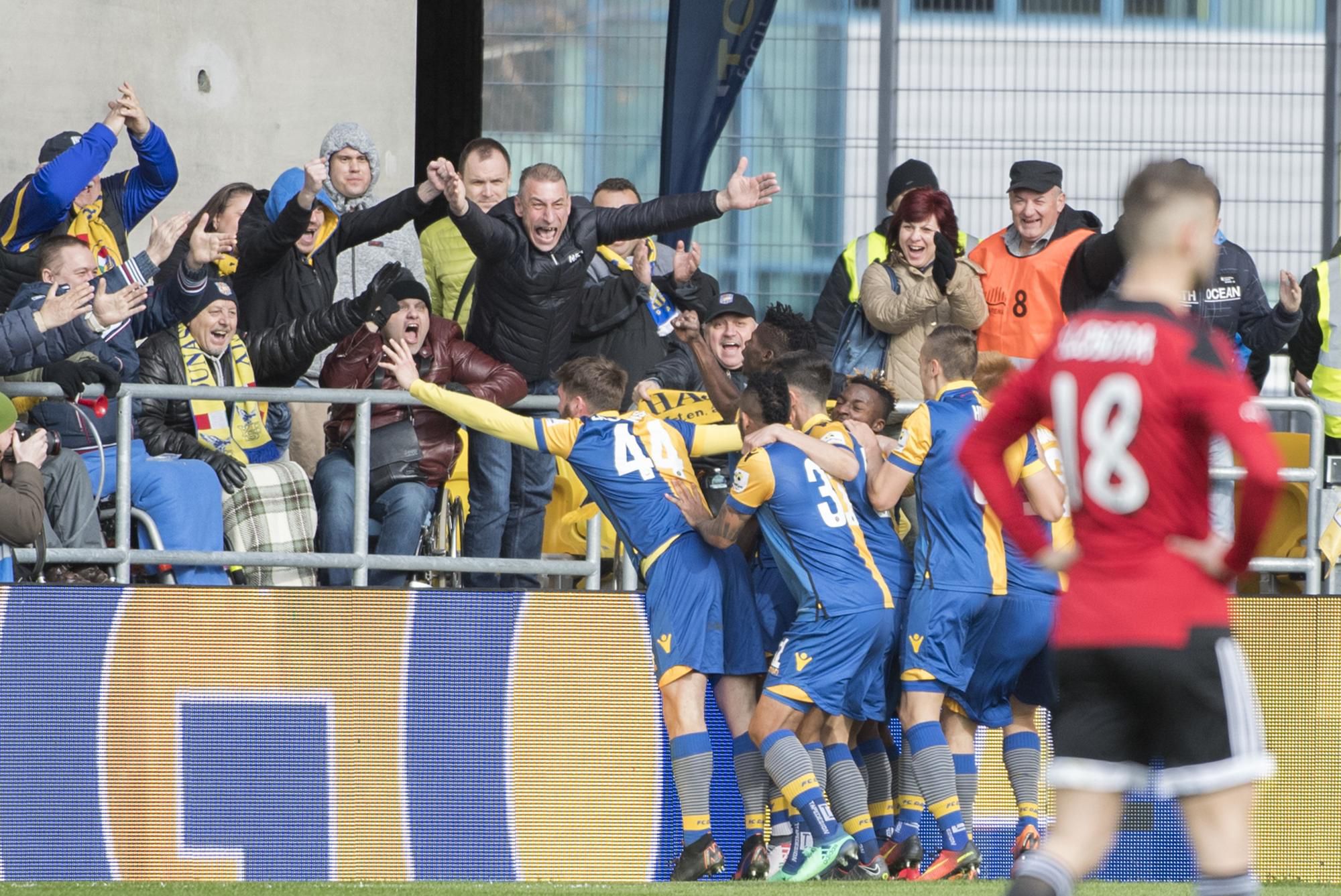 Radosť futbalistov DAC Dunajská Streda v zápase s Trnavou.