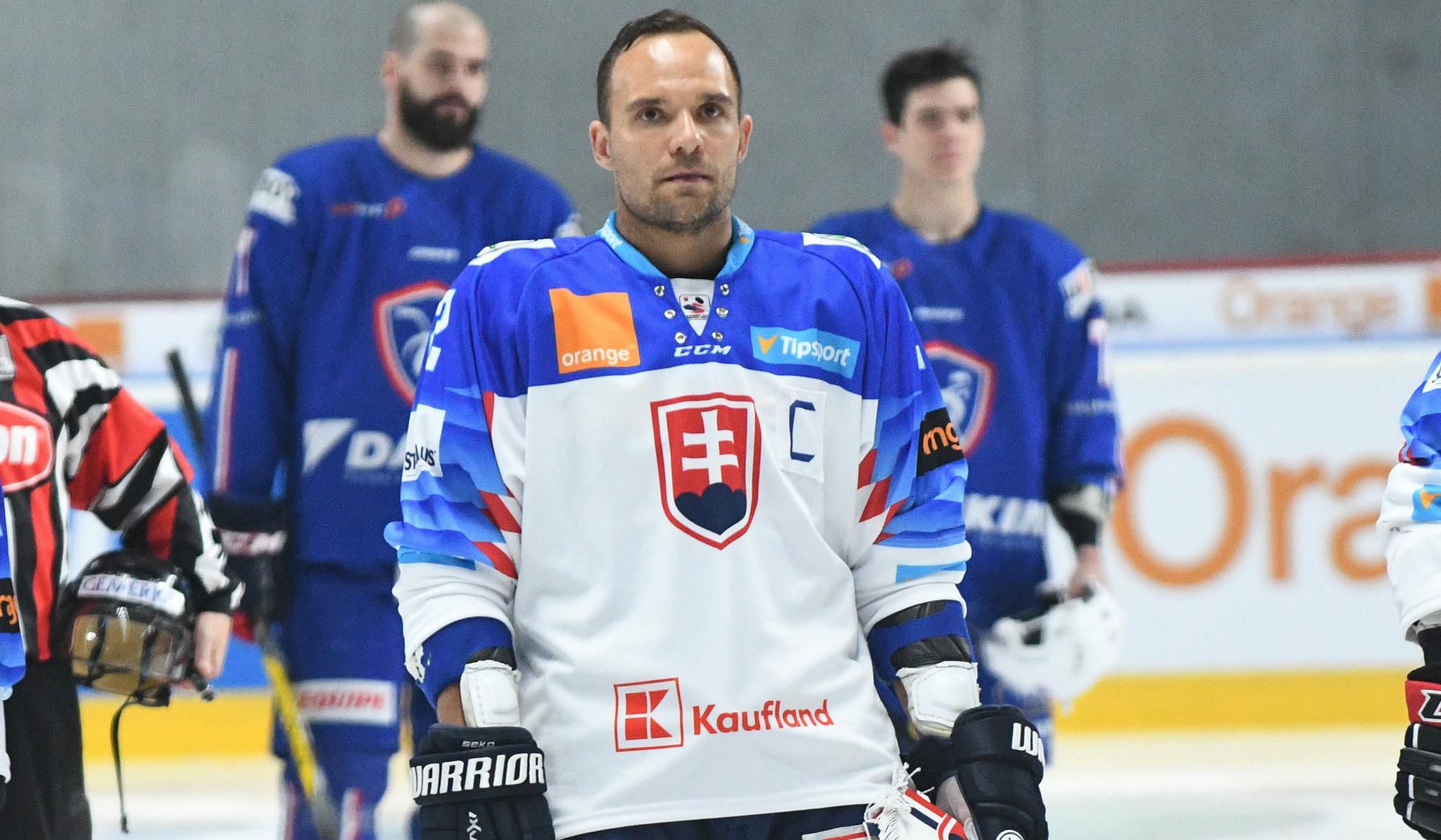 Andrej Sekera v prípravnom zápase pred MS 2018 v hokeji v rámci série Euro Hockey Challenge.