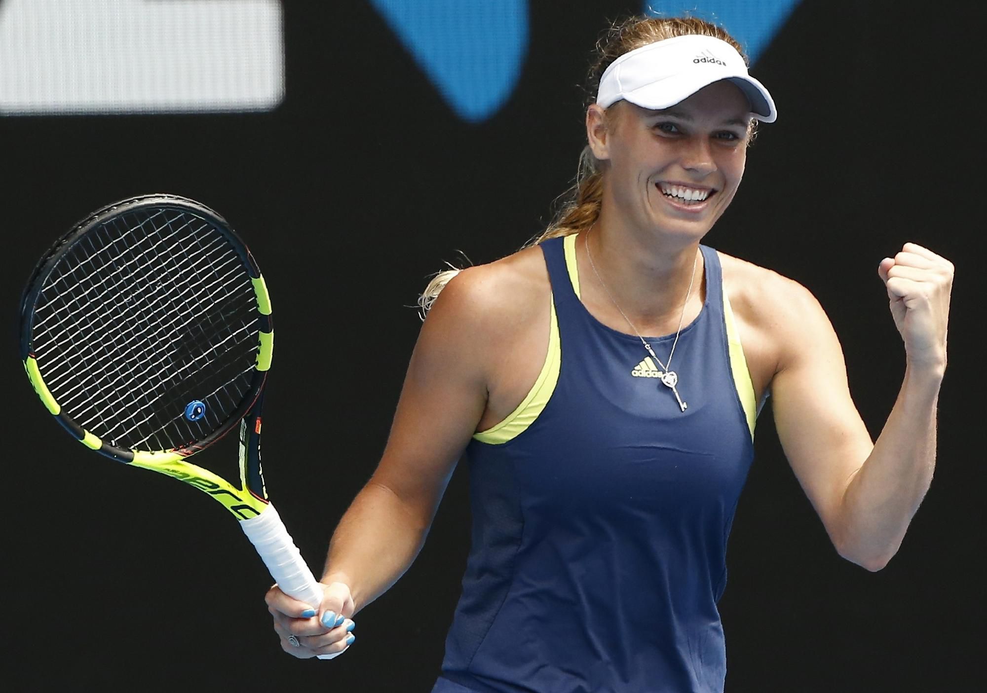 Caroline Wozniacka sa teší z postupu do ďalšieho kola na Australian Open.