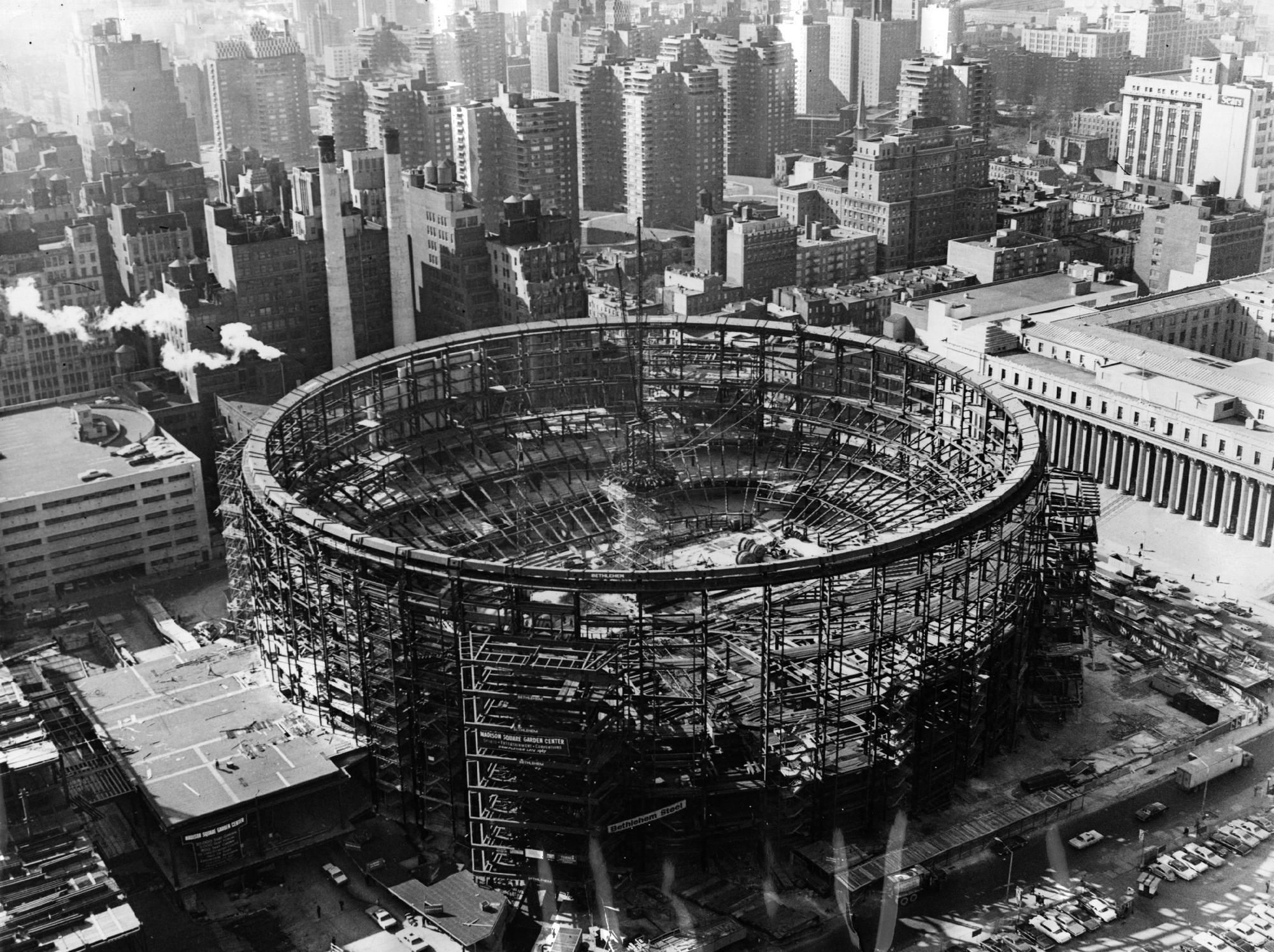 Výstavba Madison Square Garden.