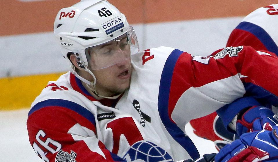 Ruský hokejový obranca Iľja Ľubuškin.