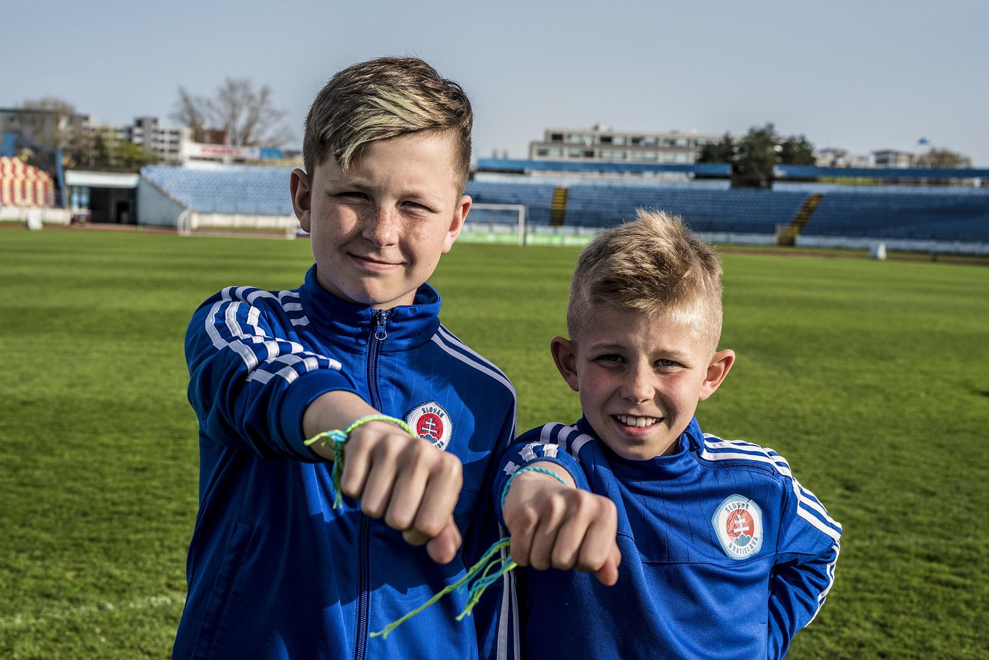 predstavenie dvoch mladých futbalistov, ktorí budú reprezentovať Slovensko v rámci projektu Futbal pre priateľstvo