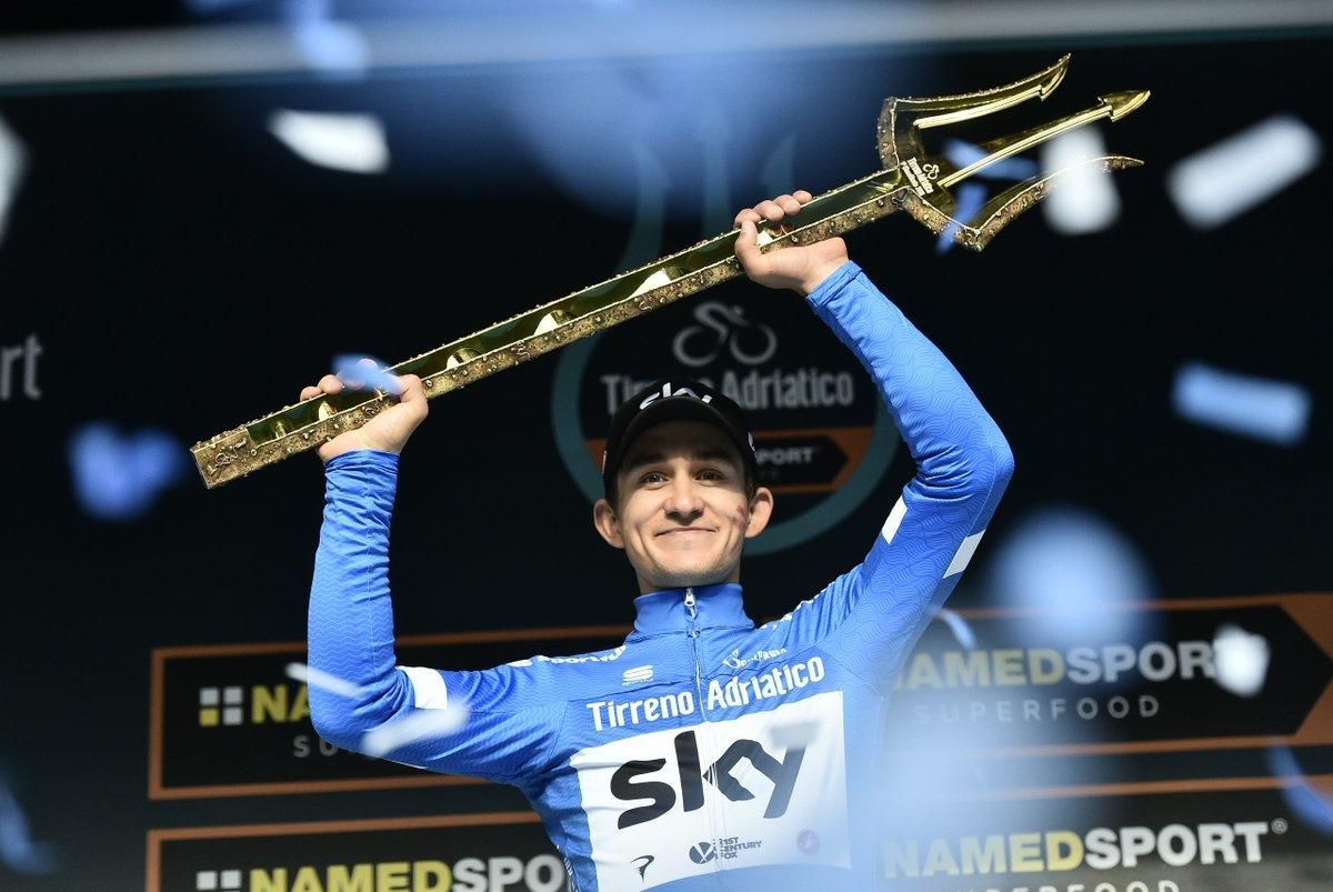 Michal Kwiatkowski s trofejou pre víťaza Tirreno Adriatico