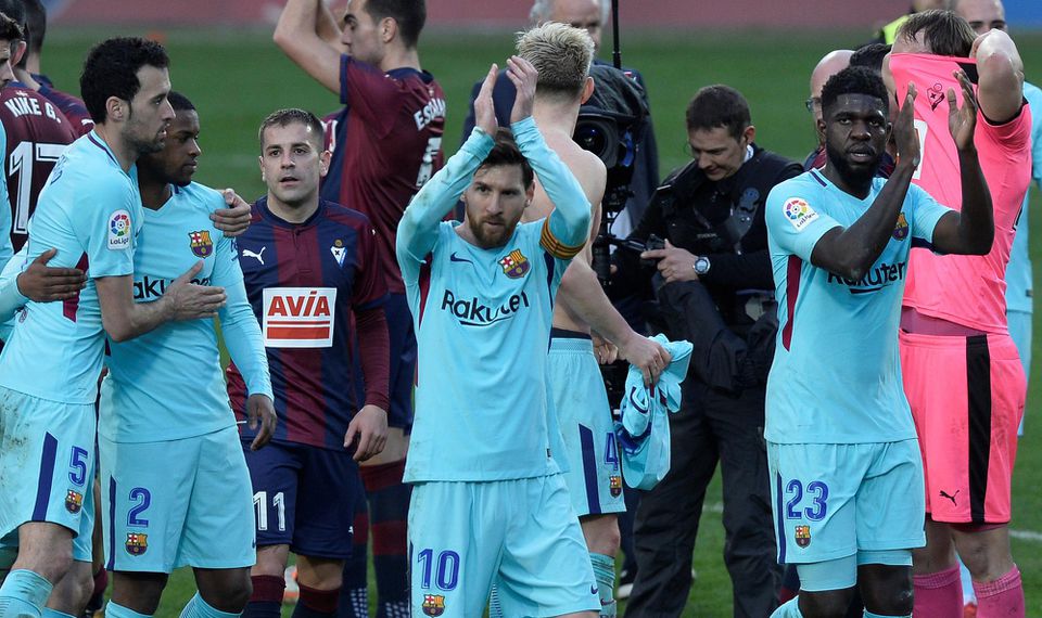 FC Barcelona a Lionel Messi aplaudujú divákom