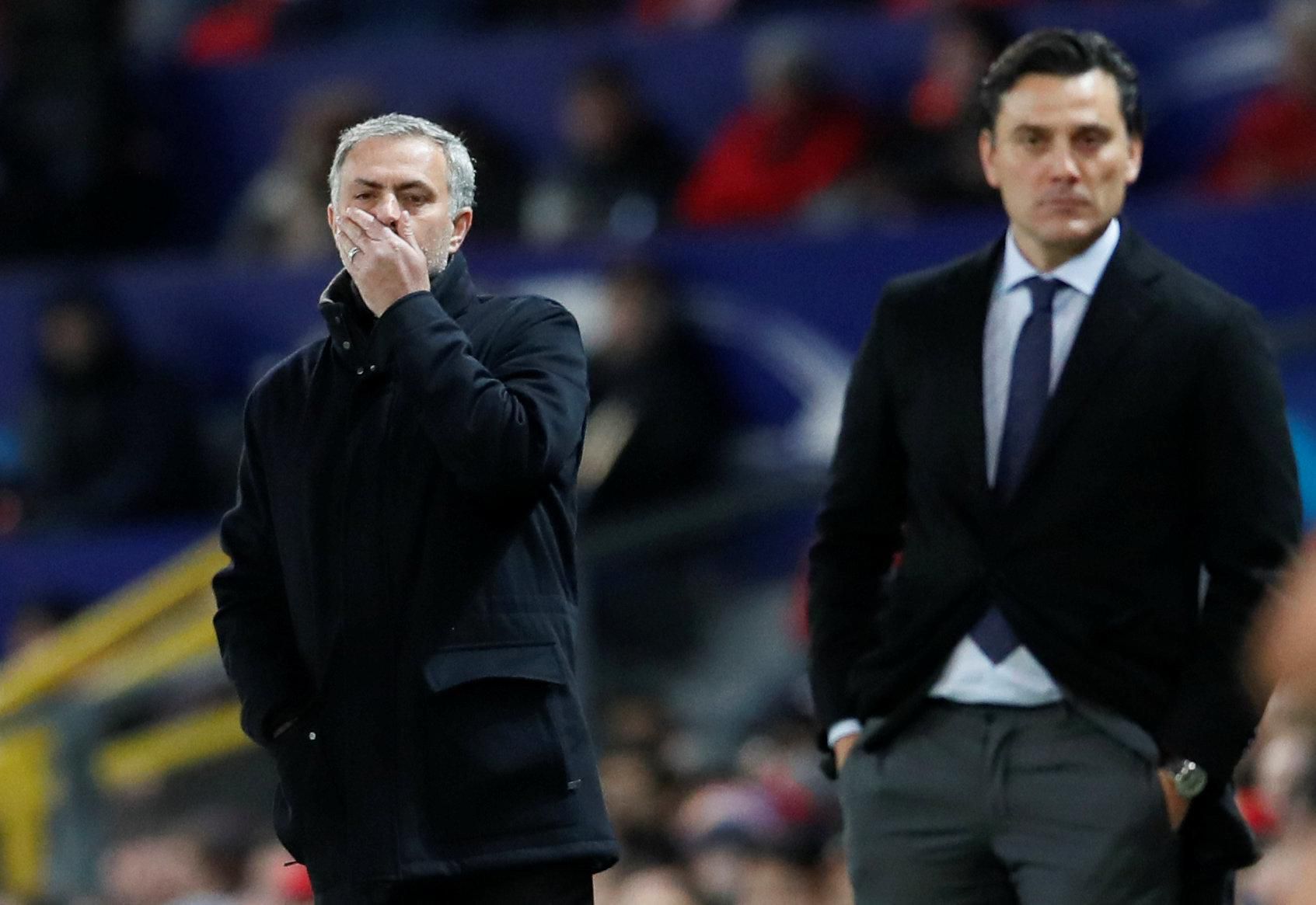 Tréner Man Utd José Mourinho a kouč FC Sevilla Vincenzo Montella.