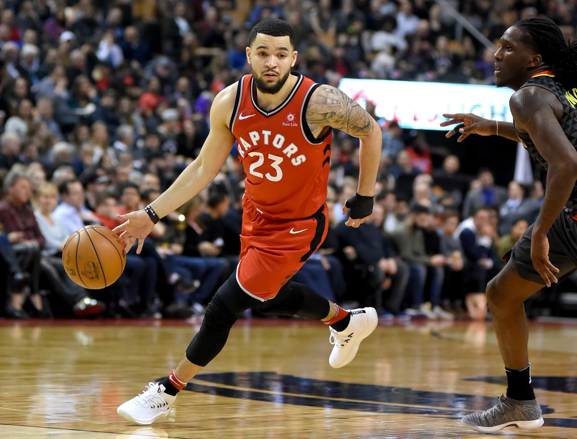 Toronto Raptors a Fred VanVleet pri lopte