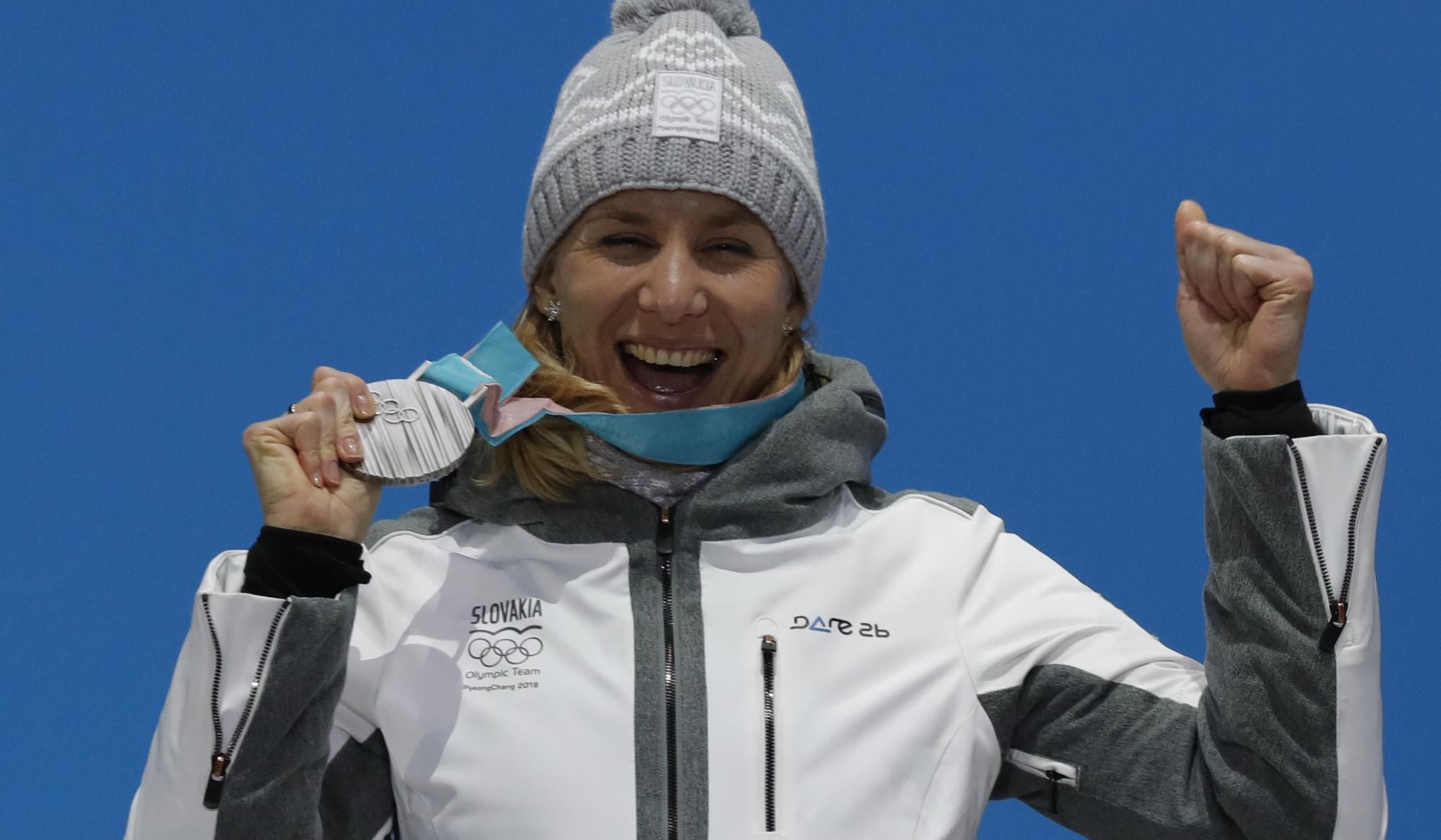 Anastasia Kuzminová sa teší zo svojej druhej medaily na ZOH v Pjongčangu.