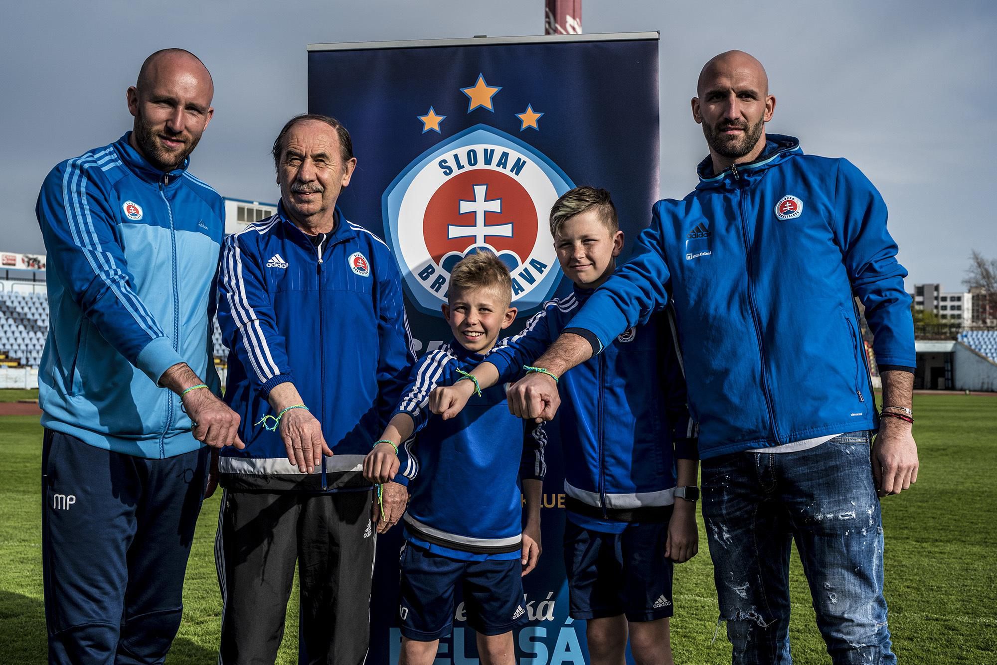 predstavenie dvoch mladých futbalistov, ktorí budú reprezentovať Slovensko v rámci projektu Futbal pre priateľstvo