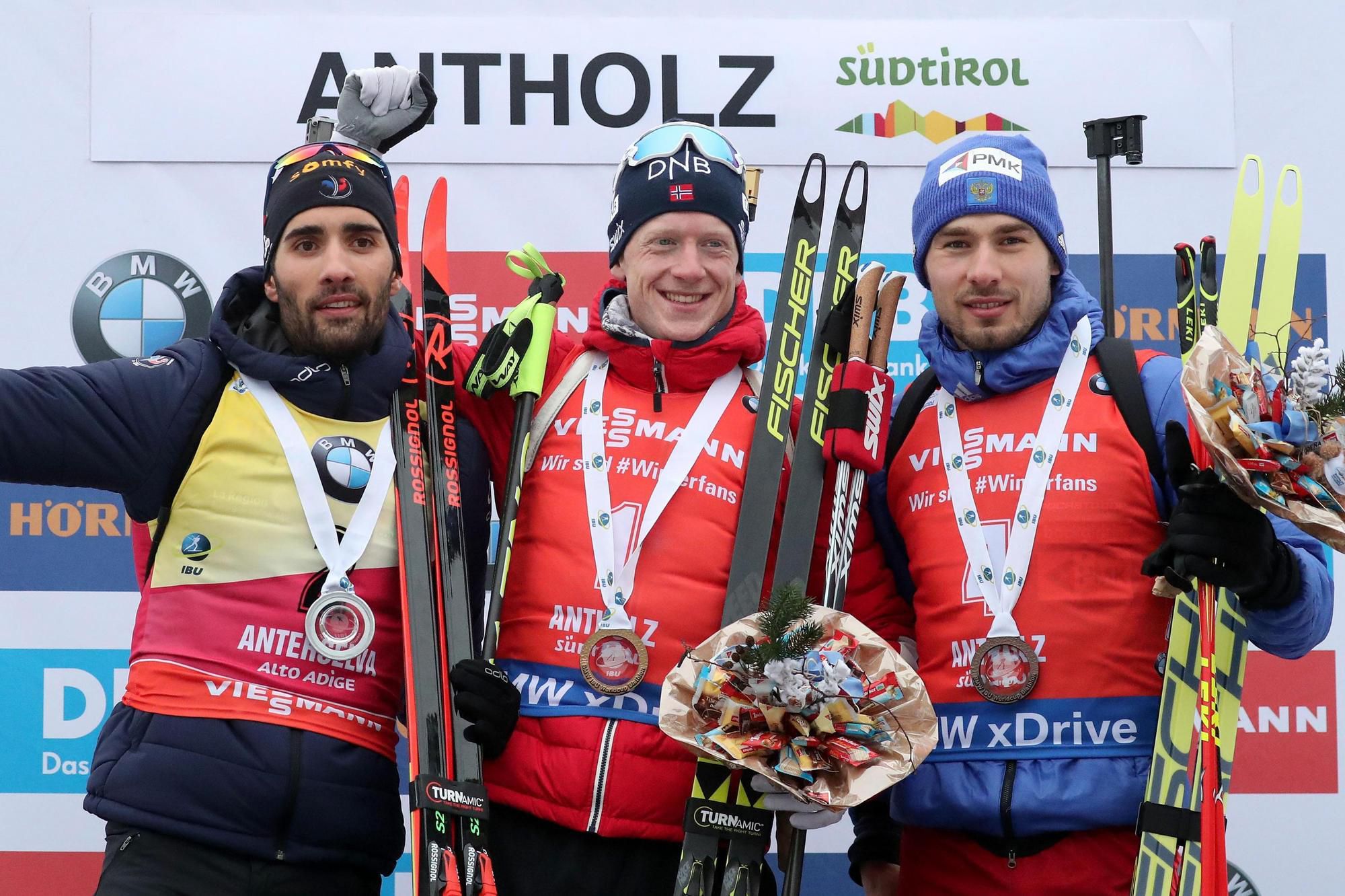 Nórsky biatlonista Johannes Thingnes Boe, Francúz Martin Fourcade, Rus Anton Šipulin