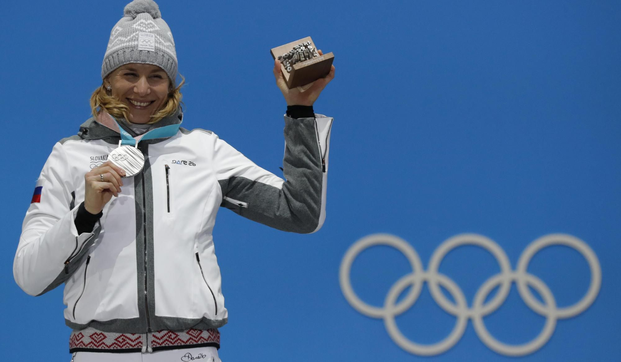 Anastasia Kuzminová s druhou striebornou madilou z Pjongčangu.