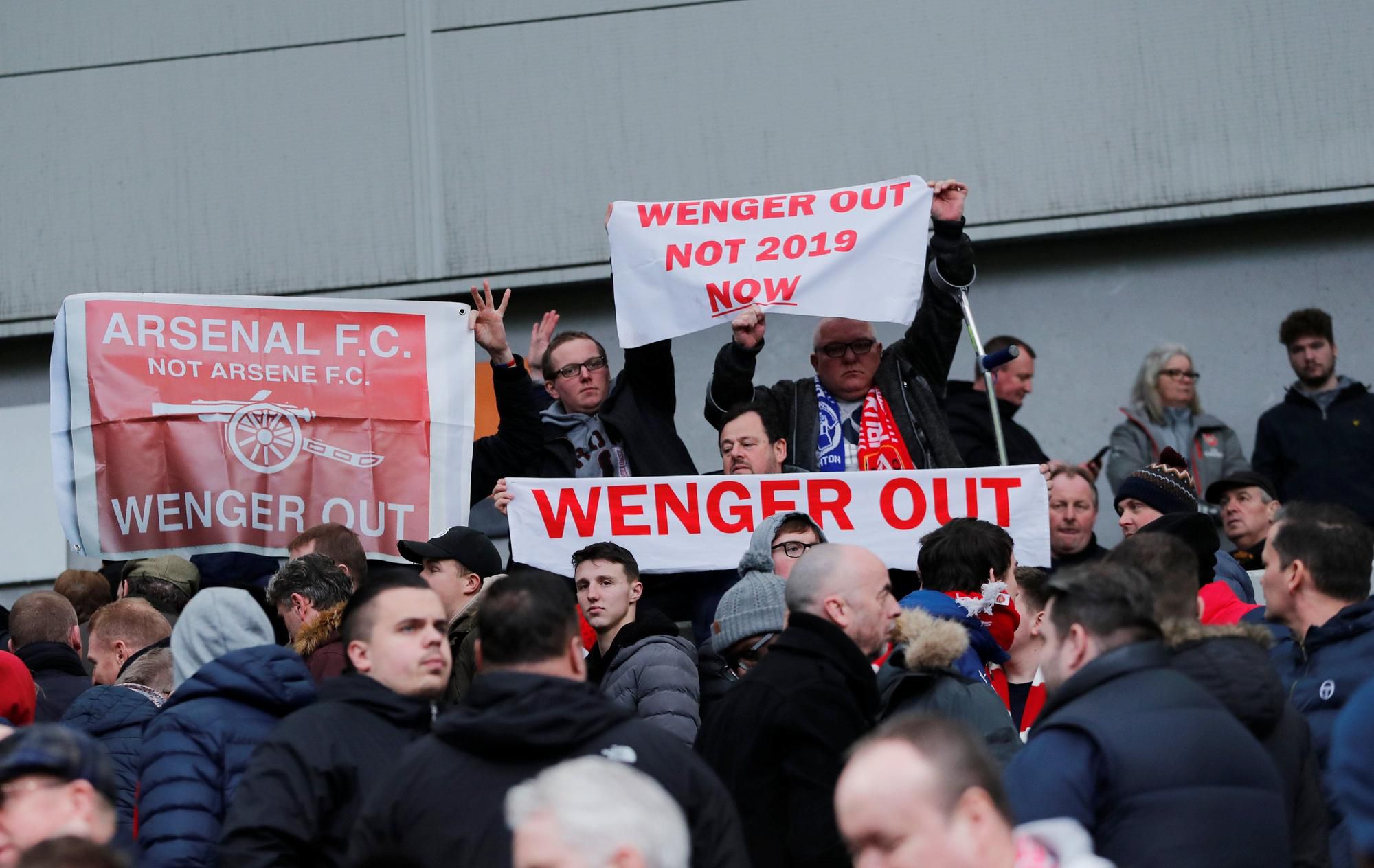 Fanúšikovia Arsenalu protestujú proti Arsenovi Wengerovi
