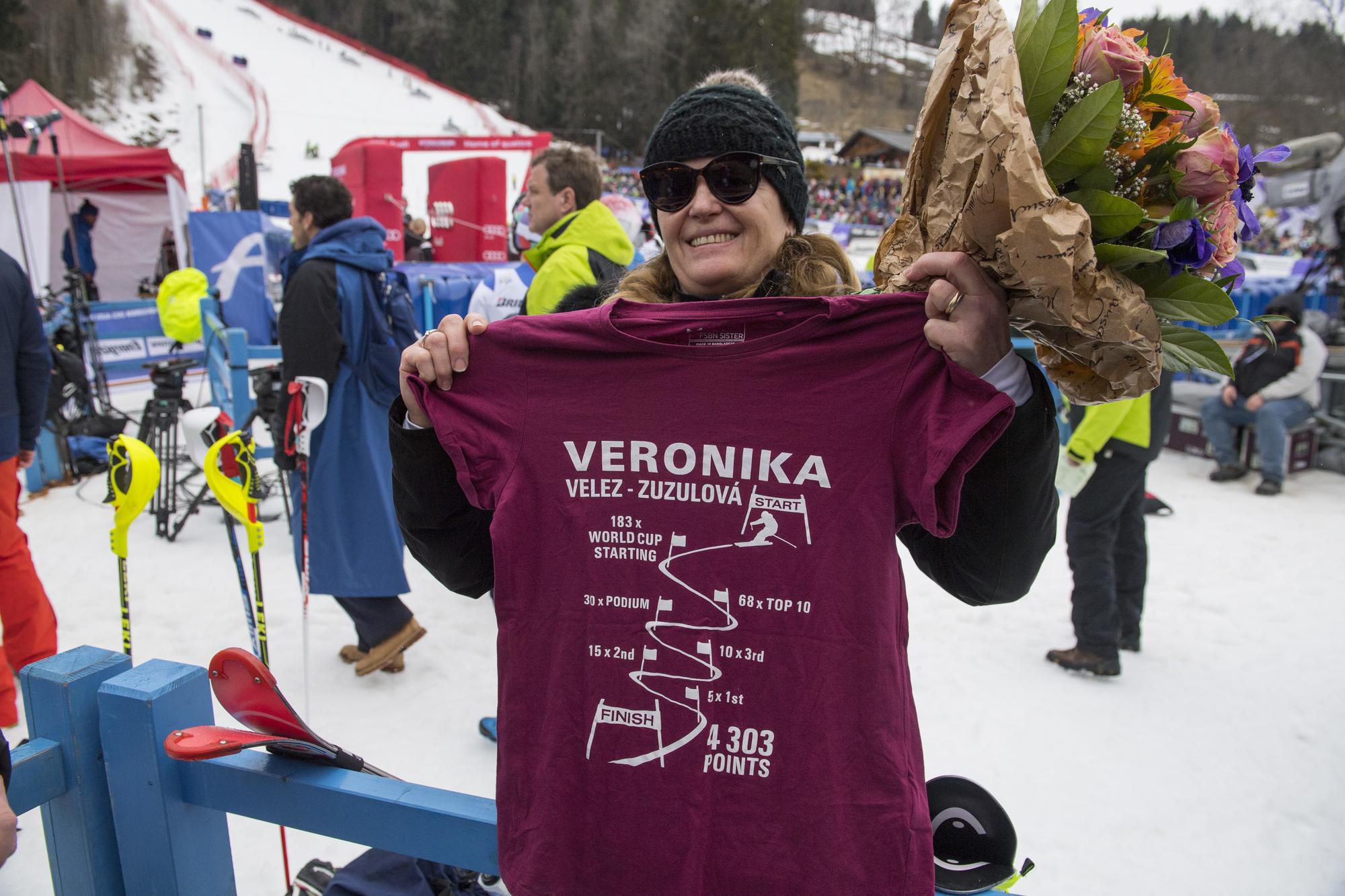 Viera Zuzulová, mama slovenskej slalomárky Veroniky Velez-Zuzulovej, po jej rozlúčkovej jazde s kariérou.
