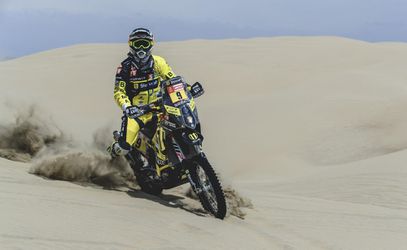 Železný Štefan Svitko si napriek trom pádom v 2. etape na Dakare polepšil