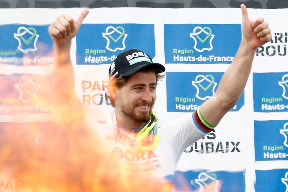 Peter Sagan oslavuje triumf na Paríž - Roubaix