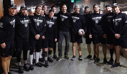 Zlatan Ibrahimovič dával hokejistom LA Kings lekcie futbalovej techniky