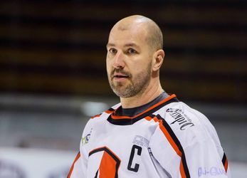 Obranca HC Bratislava Jaroslav Obšut nastúpil na tisíci zápas kariéry