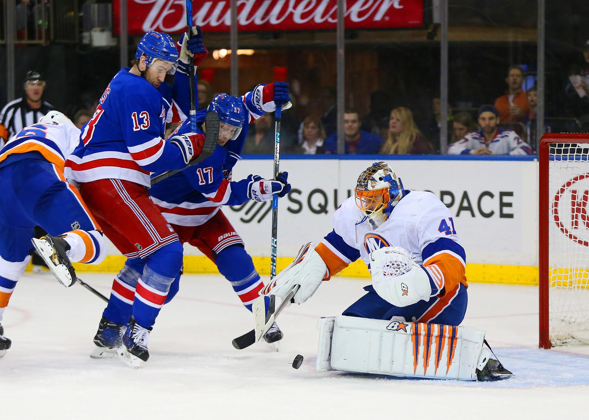 Jaroslav Halák v zápase s rivalom NY Rangers.