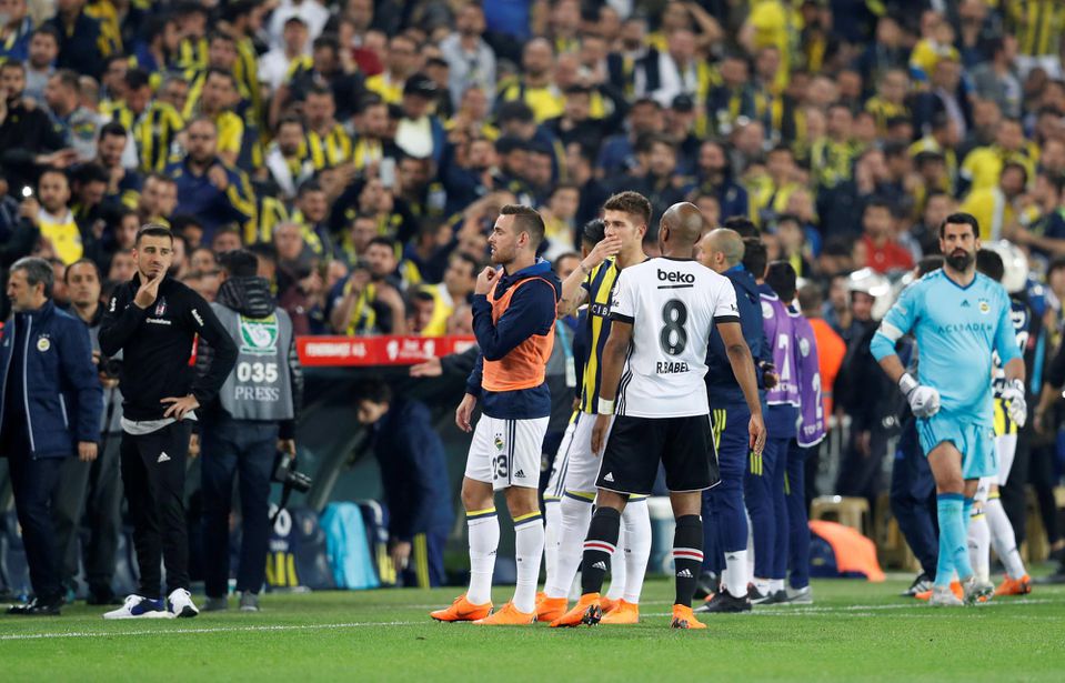 FOTOGALÉRIA: Výtržnosti počas zápasu Fenerbahce - Besiktas