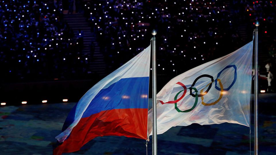 ruská a olympijská vlajka