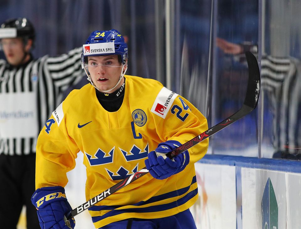 kapitán švédskej hokejovej reprezentácie do 20 rokov Lias Andersson