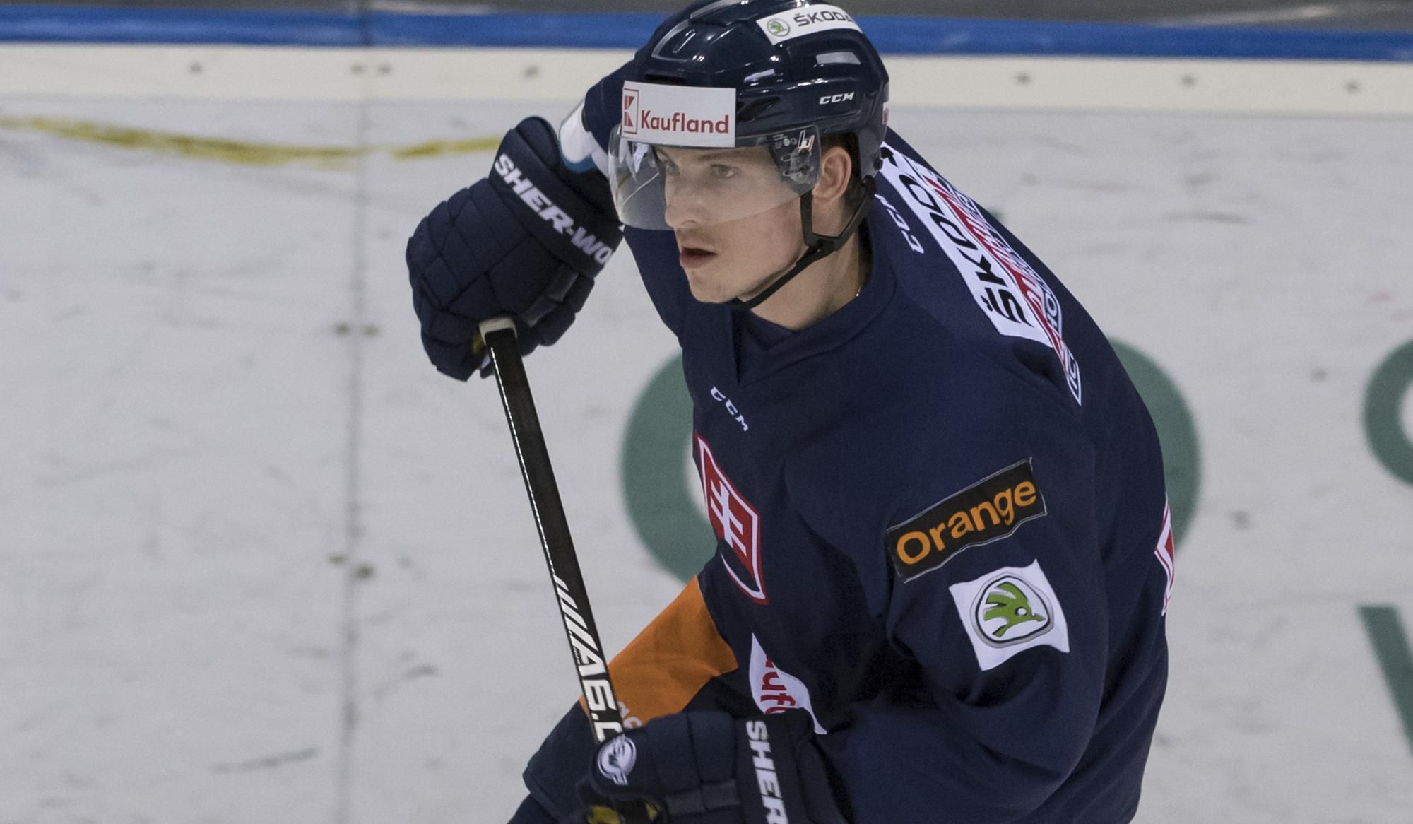 Slovenský reprezentant David Bondra  na tréningu v počas prípravy pred zápasmi Euro Hockey Challenge.