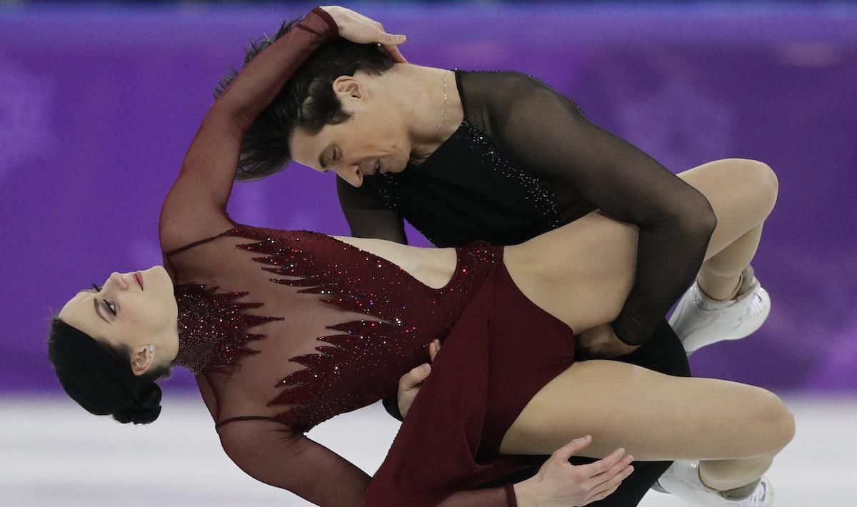 Kanadskí krasokorčuliari Tessa Virtueová so Scottom Moirom získali na ZOH 2018 v Pjongčangu zlato v súťaži tanečných párov.