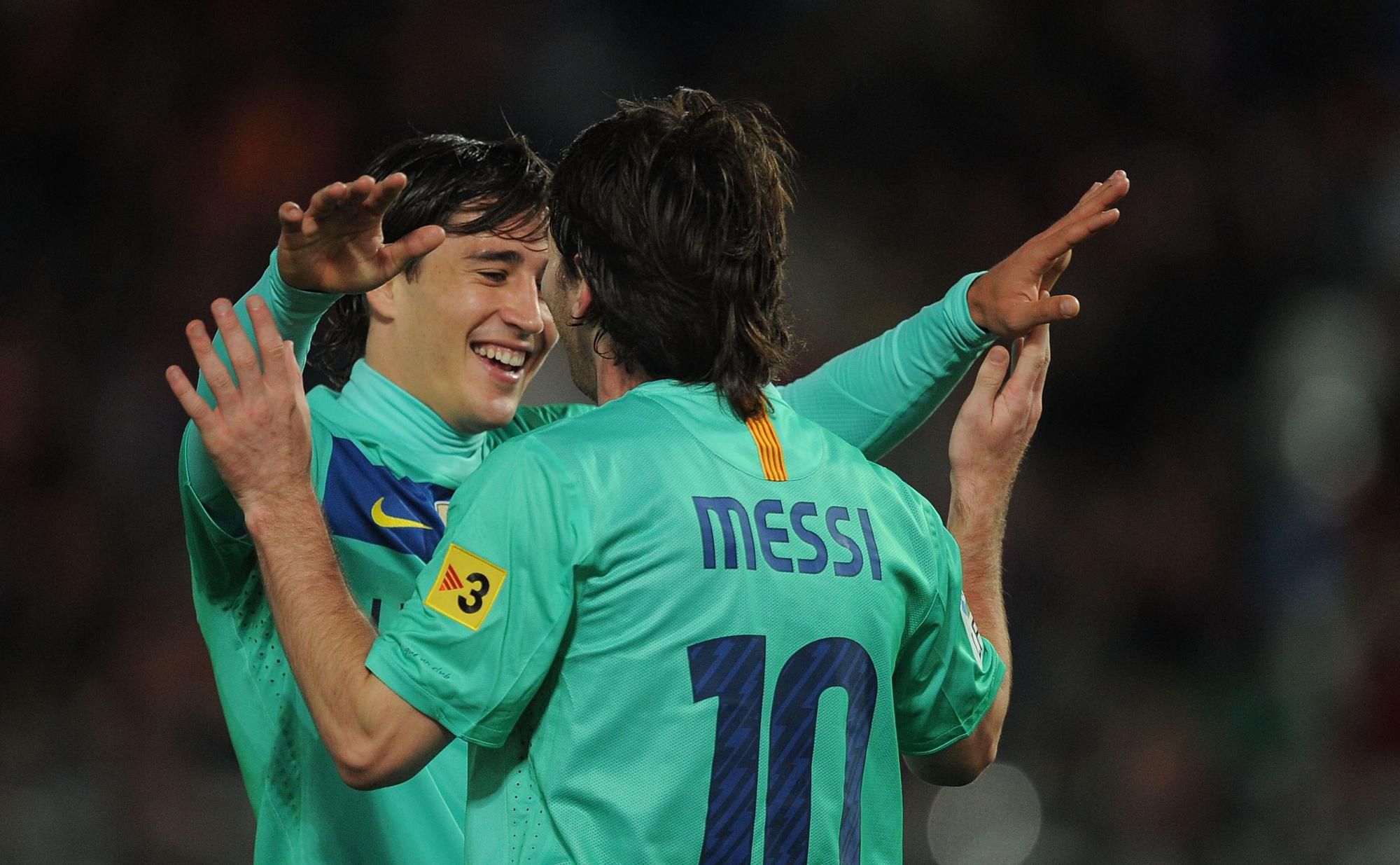 Lionel Messi a Bojan Krkič, tradičný pohľad pri rozlete mladého Španiela