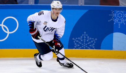 Hviezda olympijského tímu USA Ryan Donato so vstupným kontraktom v Bostone