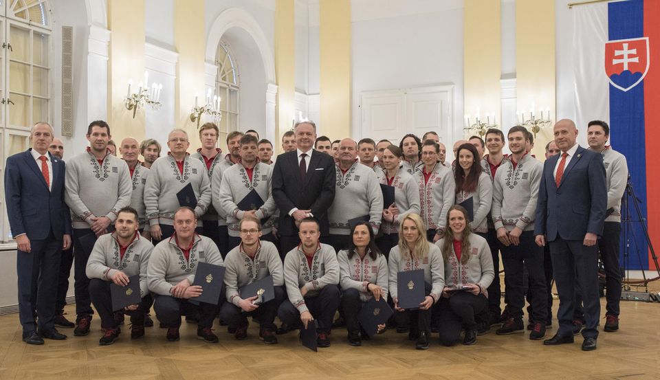 spoločná fotografia prezidenta SR Andreja Kisku s olympionikmi