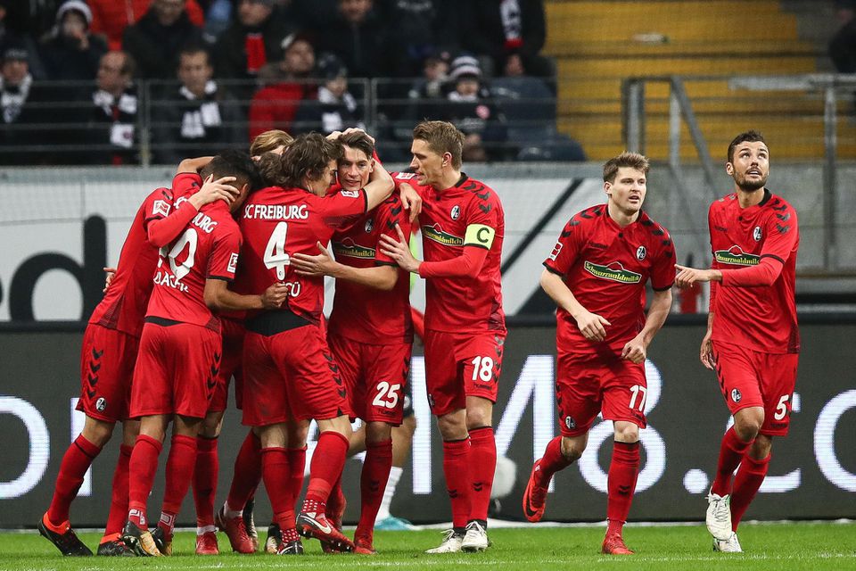 hráči SC Freiburg sa tešia z gólu