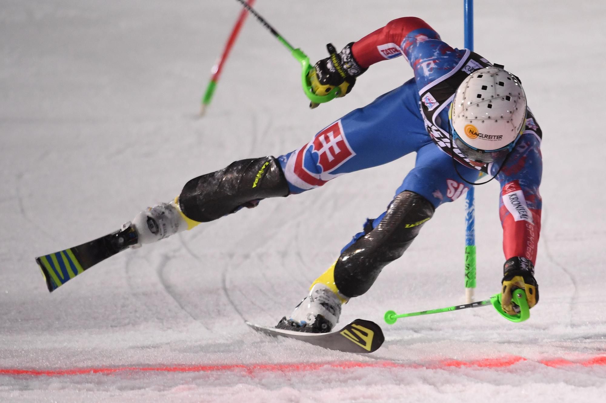 Na snímke finišujúci slovenský lyžiar Adam Žampa