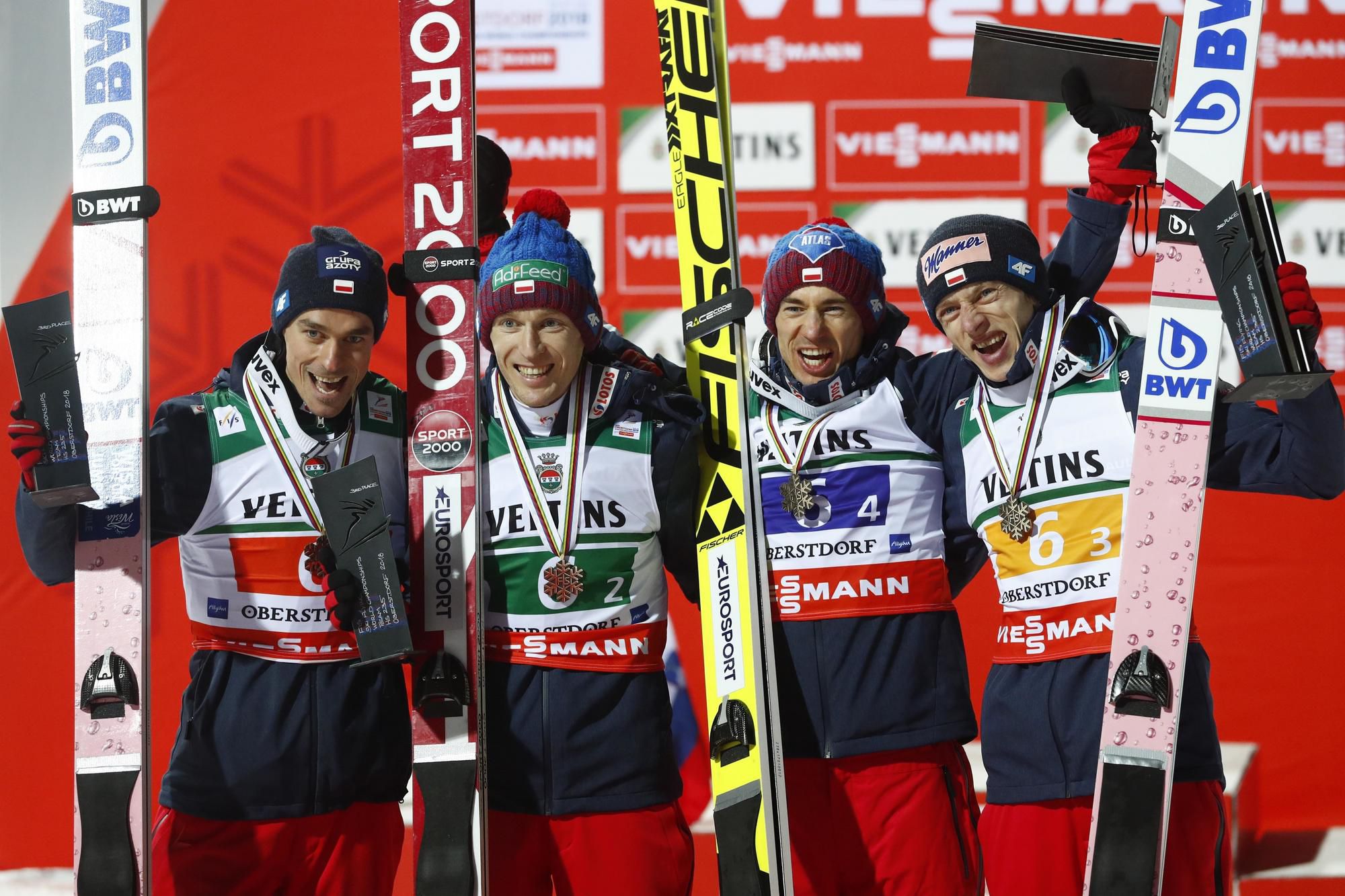 Poľsko (Piotr Zyla, Stefan Hula, Dawid Kubacki, Kamil Stoch)