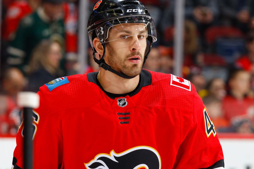 Marek Hrivík v drese Calgary Flames.