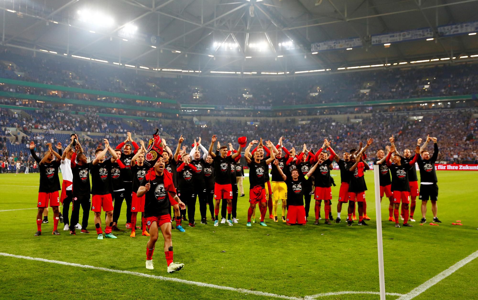 Eintracht Frankfurt oslavuje postup do finále pohára