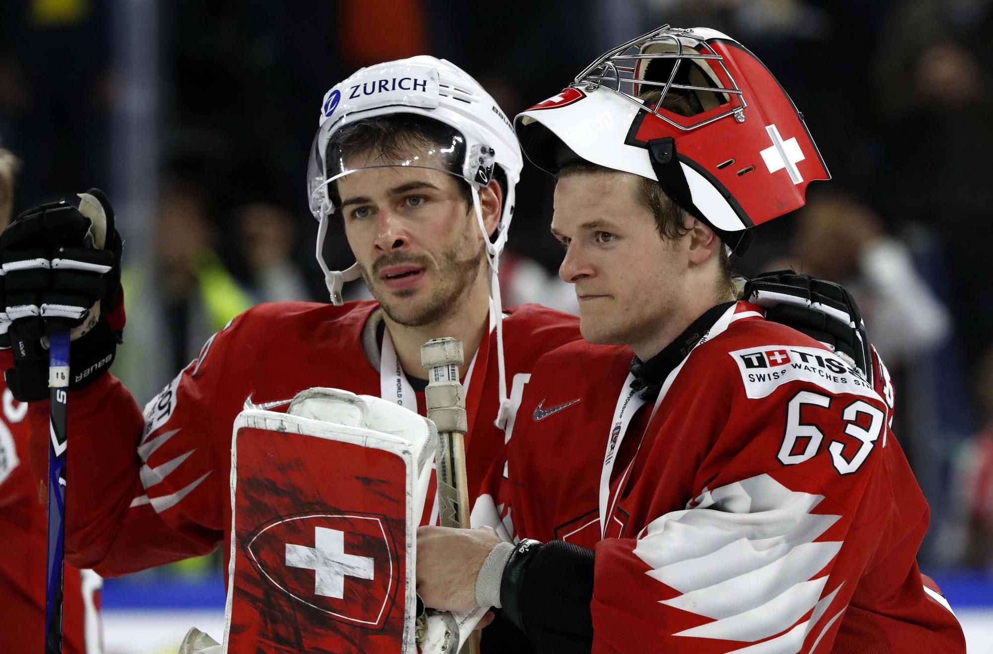 Hokejisti Švajčiarska po finálovom zápase so Švédskom brali streiborné medaily.