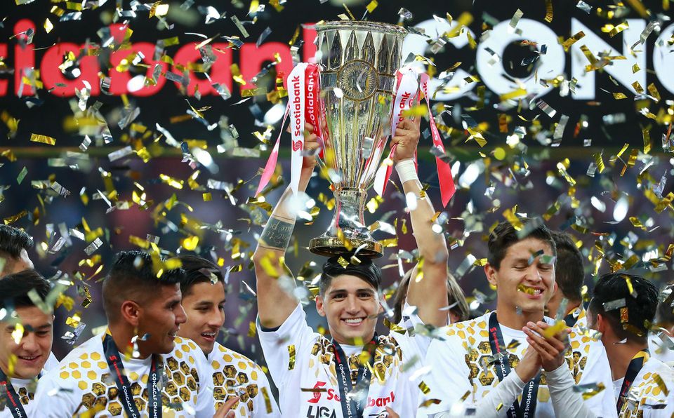 Chivas Guadalajara oslavuje triumf v Lige majstrov zóny CONCACAF