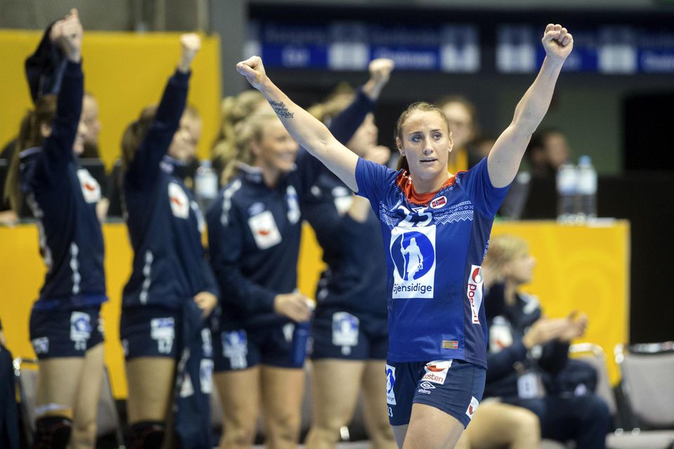 nórska hráčka Camilla Herremová oslavuje gól