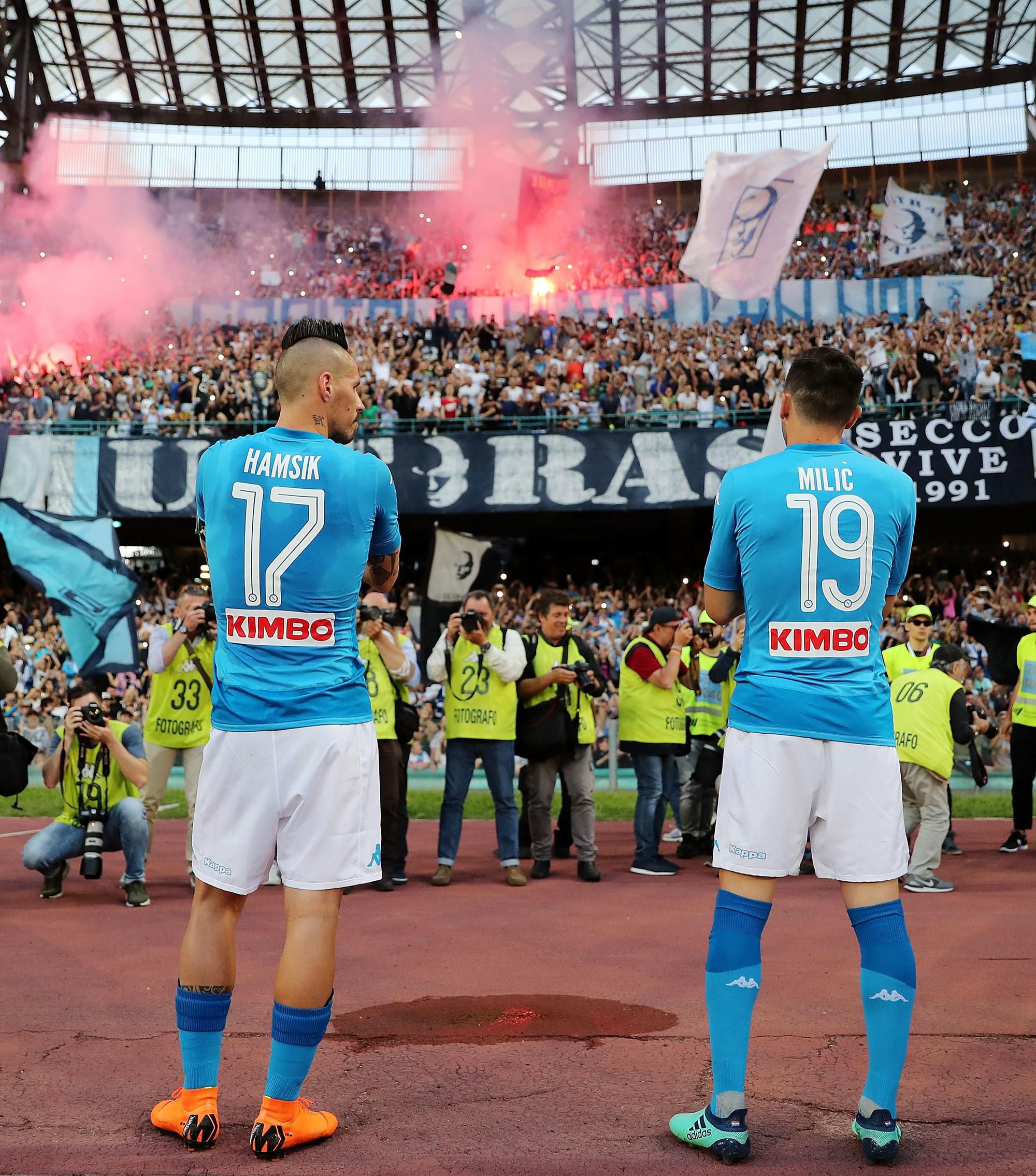 Marek Hamšík sa lúči s fanúšikmi Neapola v poslednom zápase sezóny.