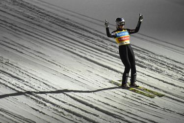 Skoky na lyžiach-SP: Medzi ženami najďalej zaletela Lundbyová