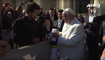 Peter Sagan sa stretol s Františkom, pápež dostal dary