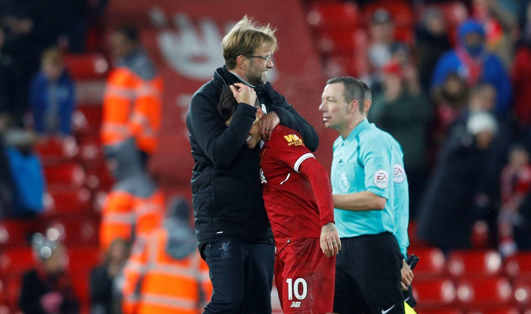 Jürgen Klopp v objatí s Brazílčanom Philippem Coutinhom