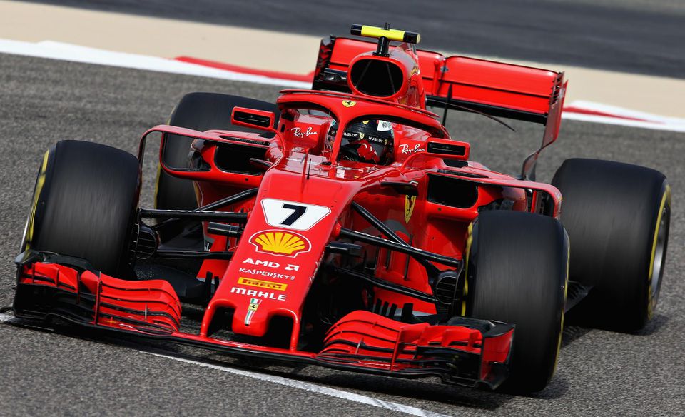 Kimi Räikkönen na okruhu v Bahrajne