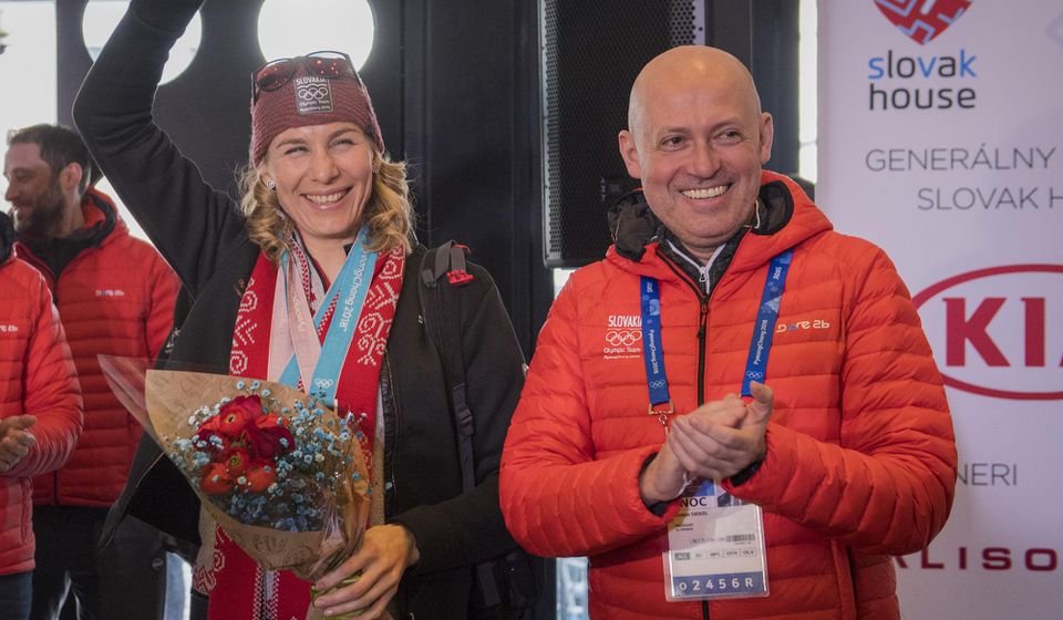 Slovenská biatlonistka Anastasia Kuzminová a prezident SOV Anton Siekel.