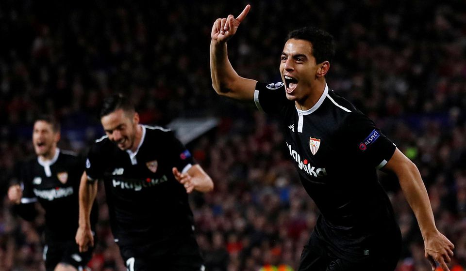 Radosť hráčov FC Sevilla po postupe do medzi osem najlepších v LM.