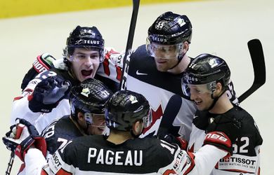 Kanada sa vytrápila s Lotyšskom, ale v predĺžení si zaistila postup do štvrťfinále