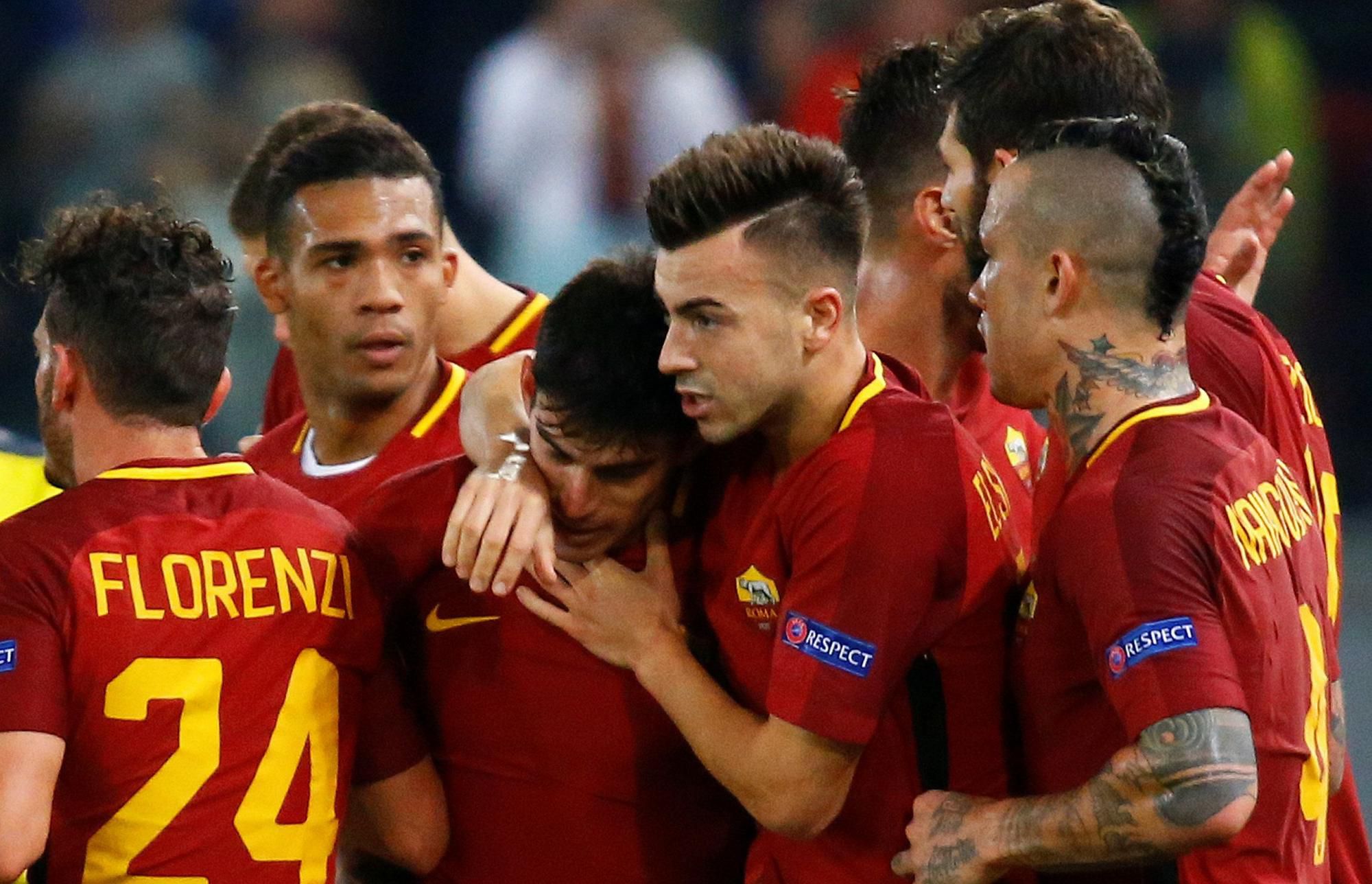 Hráči AS Rím oslavujú gól v Lige majstrov