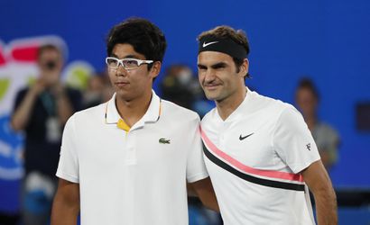 Australian Open: Zranený Chung skrečoval, Federer po suverénnom priebehu do finále
