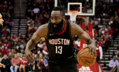 NBA: Houston sa konečne dočkal víťazstva, prišiel však o Hardena