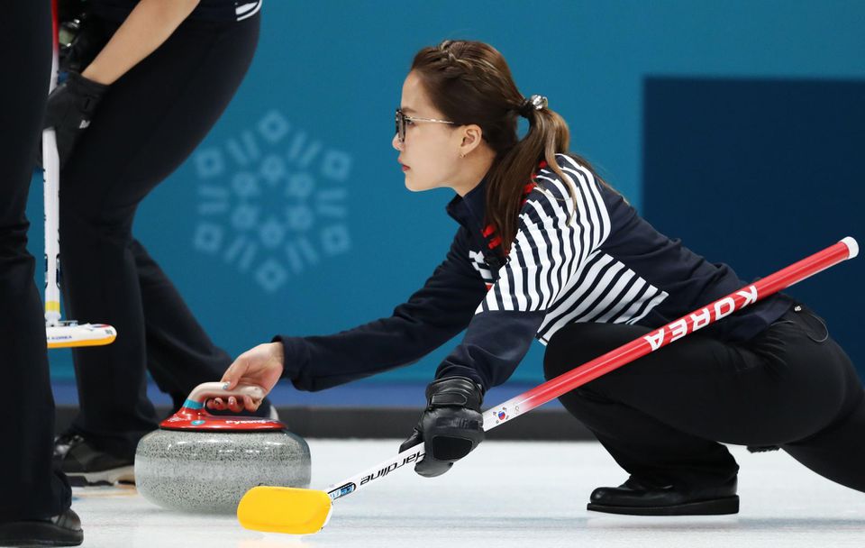 Južná Kórea do semifinále ženského curlingu